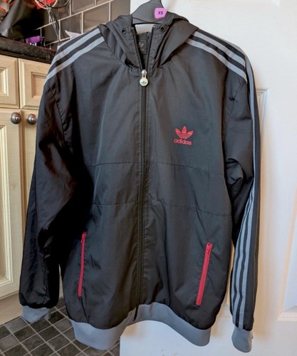 Adidas originals trefoil logo - adidas,