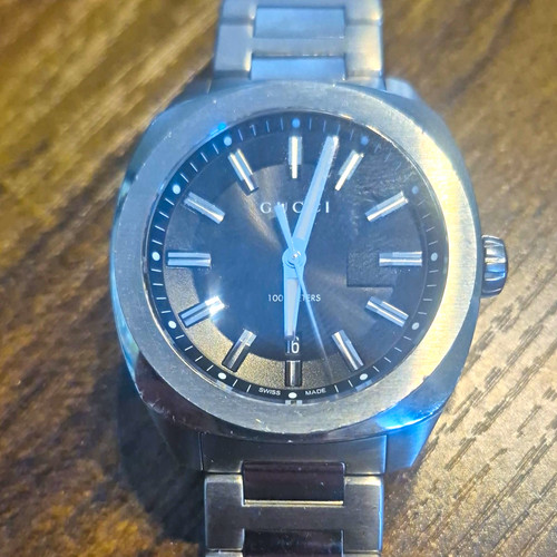 Gucci 142 swiss made quartz - gucci,