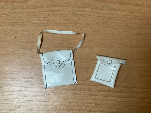Vintage sindy doll - sindy, handbags