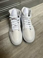 Nike Air Jordan 1 Mid Triple