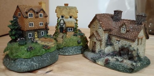 Resin cottage ornaments - x3,
