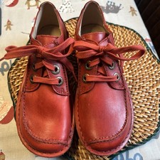 LADIES CLARKS FLAT LACE UP