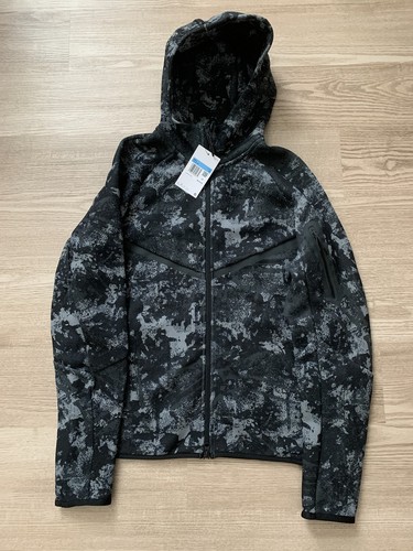Nwt nike tech fleece - nwt,