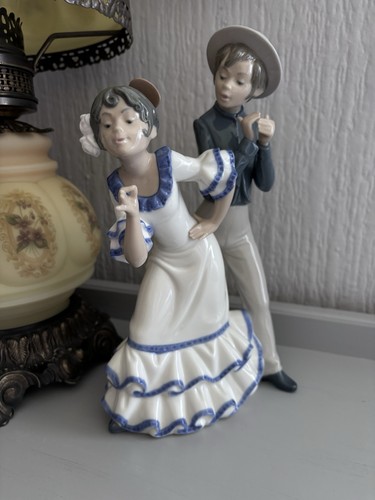 Nao lladro figure - nao,
