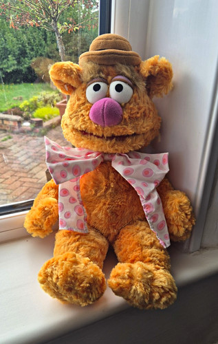 Disney store fozzie bear - disney,