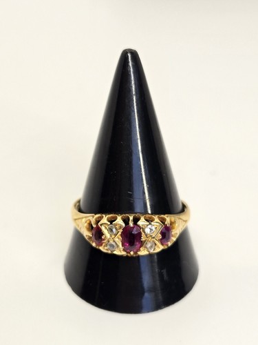 18ct gold ruby diamond - 18ct,