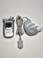 Samsung SGH-V200 flip phone
