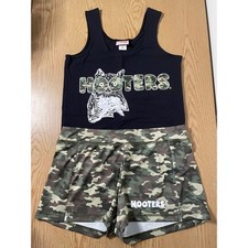 B22 Hooters girl Tank and