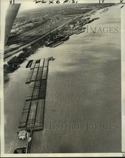 1974 Press Photo A barge tow
