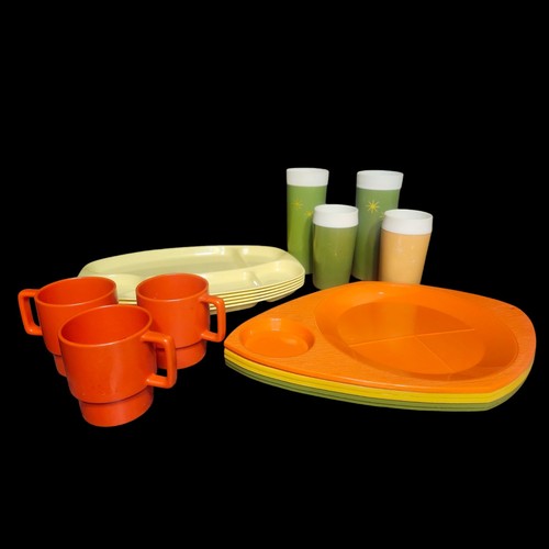 Vtg plastic stackable - 17,