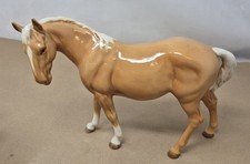 Beswick Mare in Palomino Gloss Horse 976