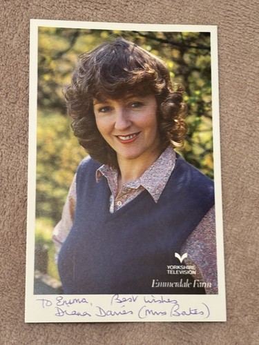 Diana davies hand - davies, (emmerdale)