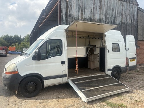 Ton horse box renault - ton,