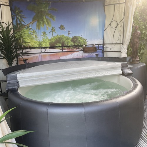 Hot tub used - hot,