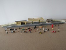 Hornby   Platform  , Buildings