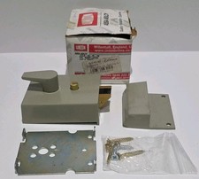 Union Assa Abloy 1038 - 60mm Non Deadlocking Night Latch - Champagne Gold. 