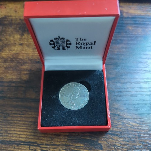 Collectible coin queens - -,
