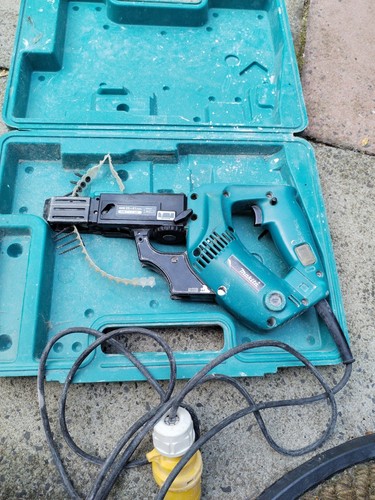 Makita 6833 110v - , auto-feed