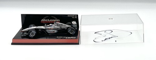 Signed autograph - *signed, /