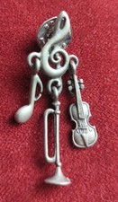 JJ Jonette Pewter Brooch Dangling Violin / Horn / Music Notes Signed