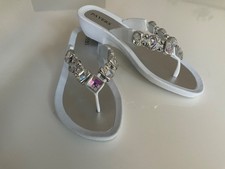 PAVERS STONE SANDALS FLIP FLOPS - I am a size 5 and they fit lovely. 