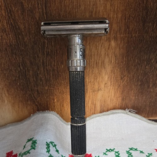 Vintage 1973 safety razor - 1973,