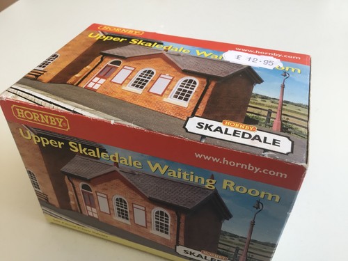 Hornby r8717 upper waiting - upper,
