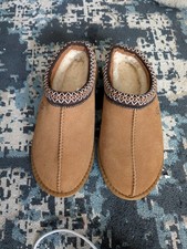 Pair of UGG Shoes Size 5