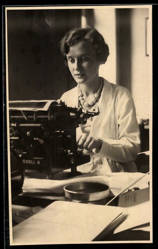 Photo lady working - photo-ak, a