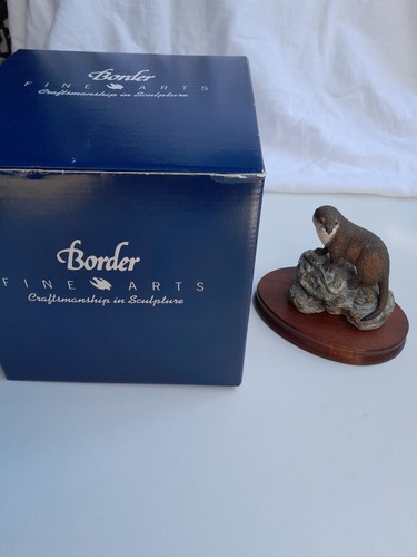 Border fine arts - arts, otter