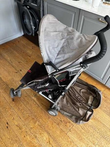Foldable maclaren buggy with