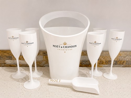 Moët chandon champagne - chandon, ice