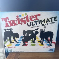 Hasbro Twister Ultimate Bigger