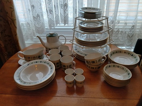 Royal doulton tapastry dinner - royal,