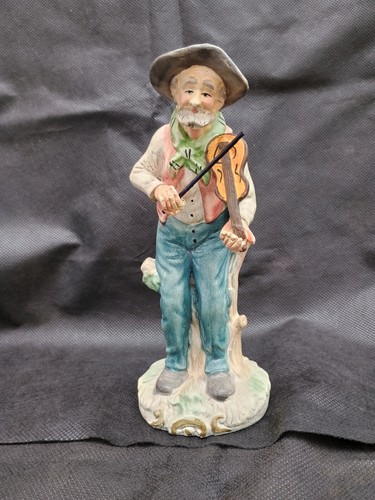 Figurine old man playing - figurine,