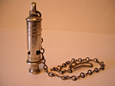 A VINTAGE - A. DECOURCY & Co , W.W. 1 - 1915 , MILITARY METAL WHISTLE & CHAIN .