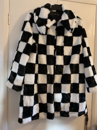Black and white - check, fur