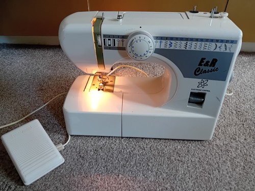 Classic sewing machine - e&r,
