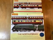 Hornby OO Gauge R2435 & R4228 The Northumbrian Train & Coach Packs with A4 Class