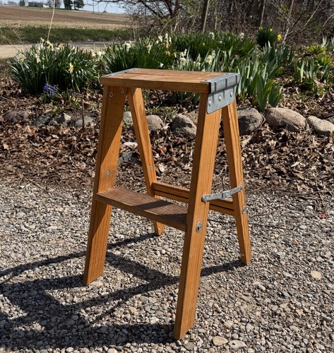 Small vintage wooden step - wooden,