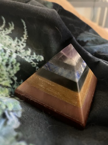 Pyramid quartz small - pyramid,