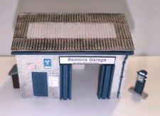 Hornby Skaledale R8556 OO Jack Beetons Garage & Pump Good Condition,Free Postage