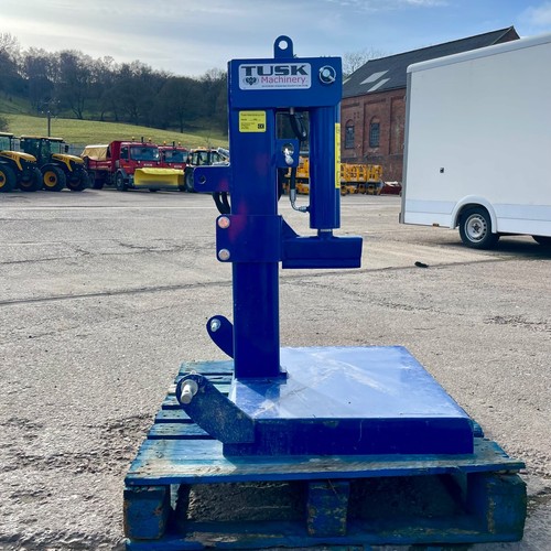 Tractor mounted hydraulic log - tractor,