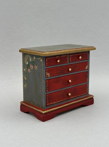 Signed hand painted chest - 1:12,