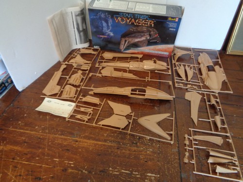 Revell 04810 star trek voyager - star,