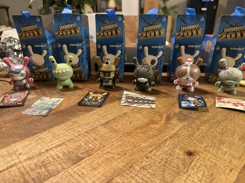 Dunny 2011 lot 6 - dunny,