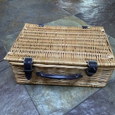 SMALL WICKER PICNIC HAMPER BASKET perfect for Christmas Gifting and picnics new