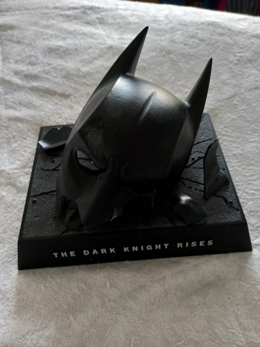 The dark knight rises blu - dark, ray