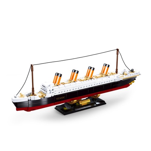Titanic model building - model, block