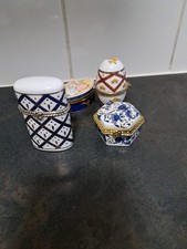 A Fine Handcrafted Porcelain Trinket Or Pill Box Which Is By Delprado Assortment